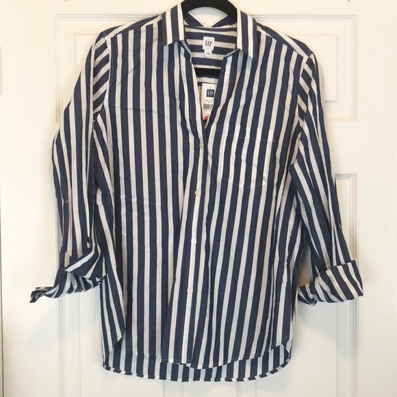 GAP Tops - LAST CHANCE DONATING Gap Buttondown